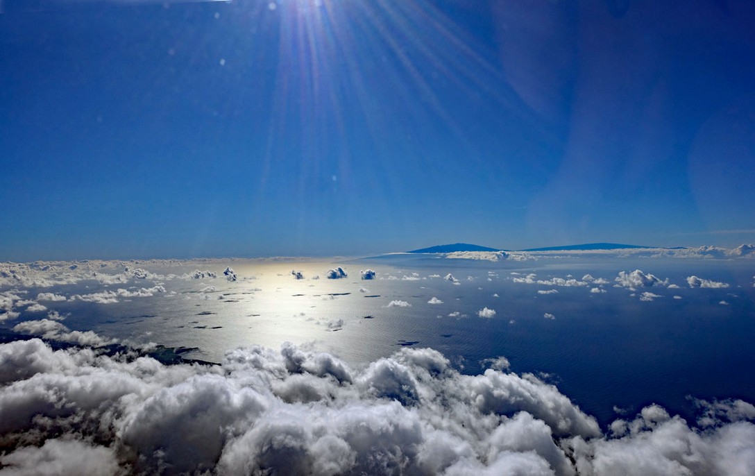Blick über den Wolken auf Big Island