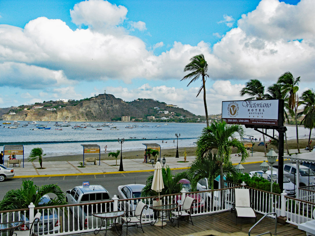 Blick von der Terrasse des Hotels Victoriano auf die Bucht